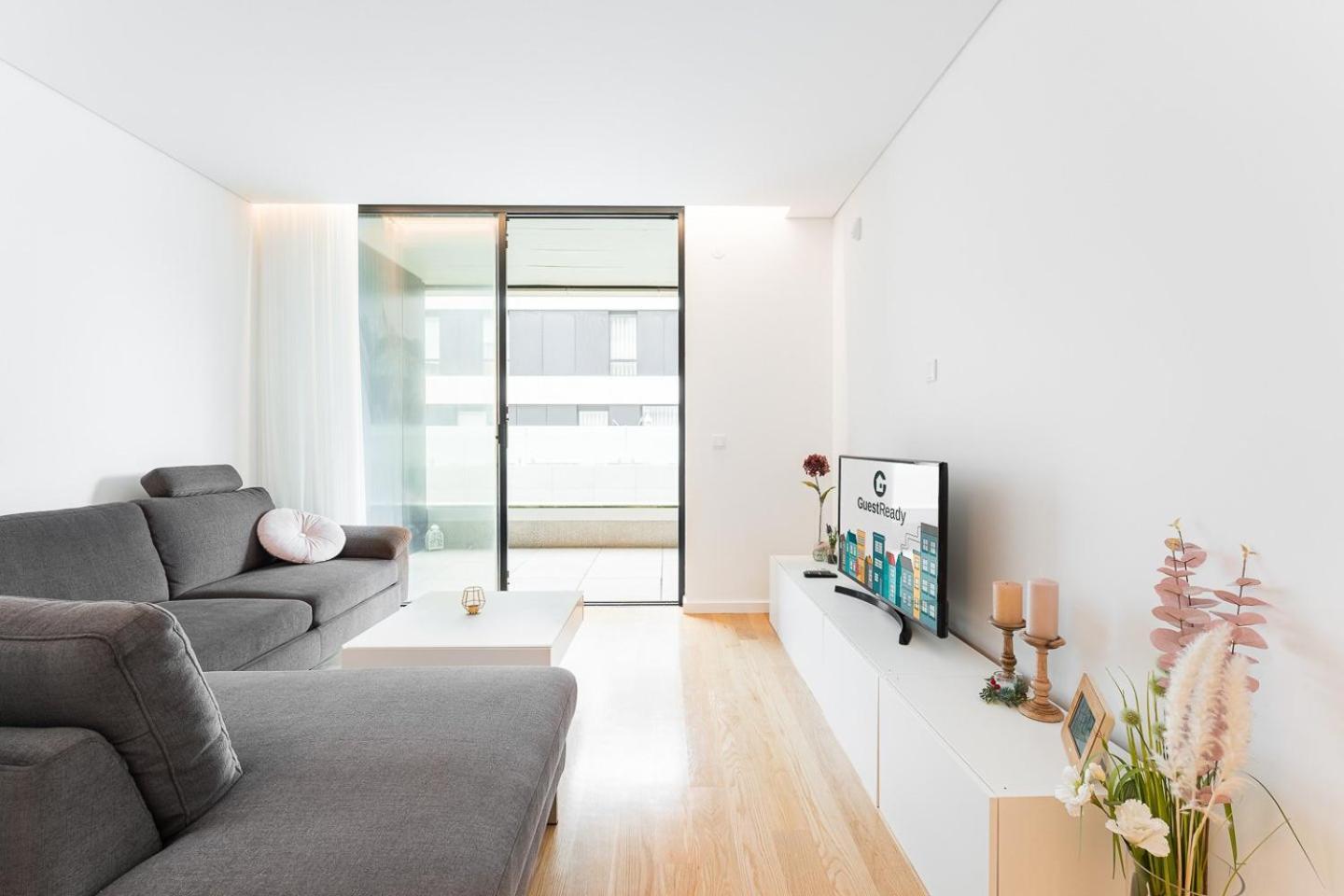 Guestready - Amazing Modern Home Near The Beach บีลาโนวาเดกายา ภายนอก รูปภาพ