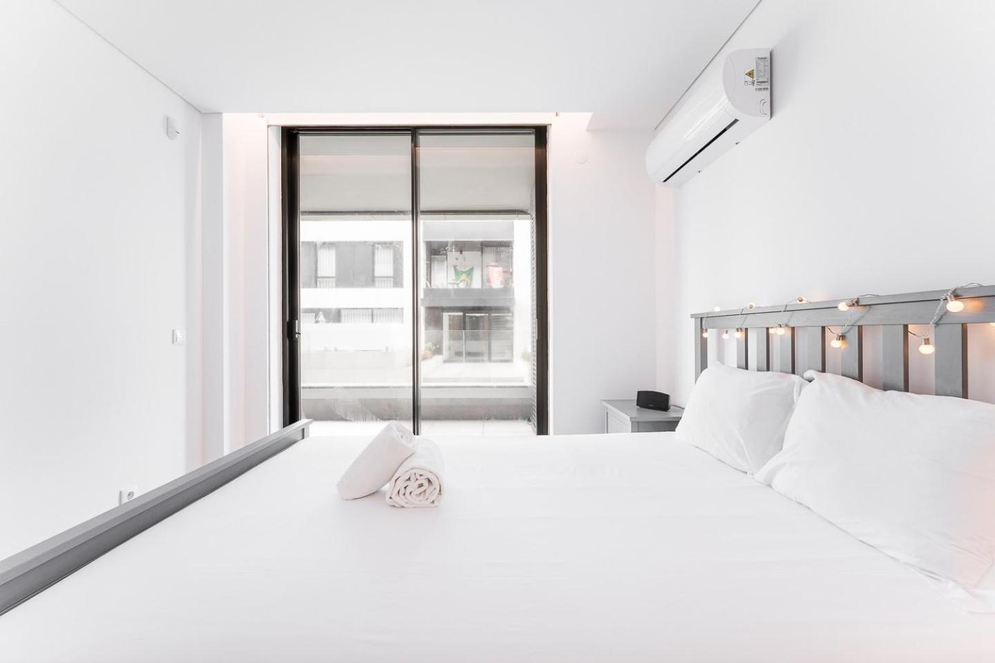 Guestready - Amazing Modern Home Near The Beach บีลาโนวาเดกายา ภายนอก รูปภาพ